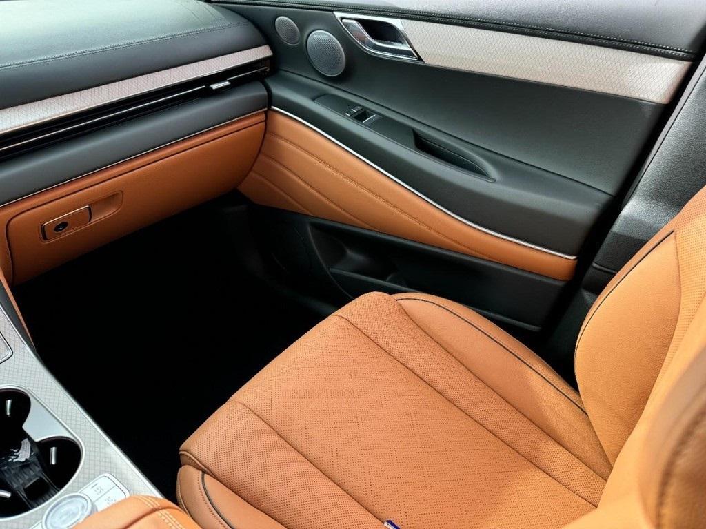 new 2025 Genesis GV80 car, priced at $77,114