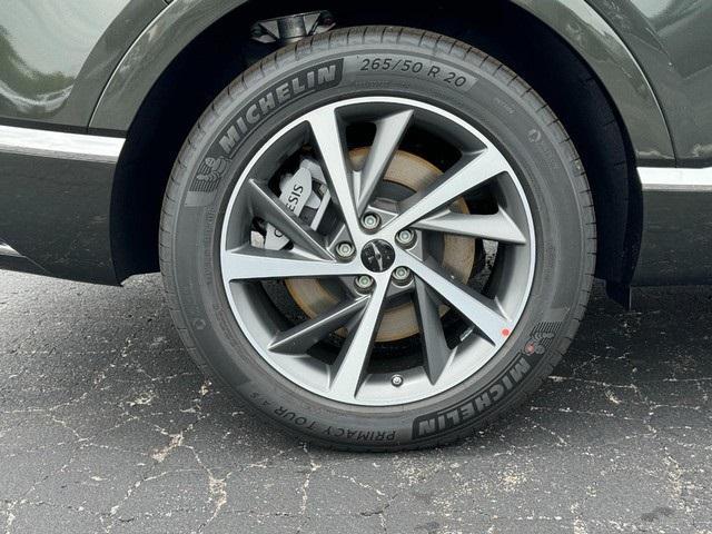 new 2025 Genesis GV80 car, priced at $77,114
