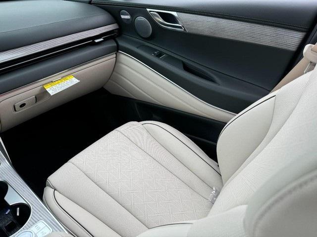 new 2025 Genesis GV80 car, priced at $77,084