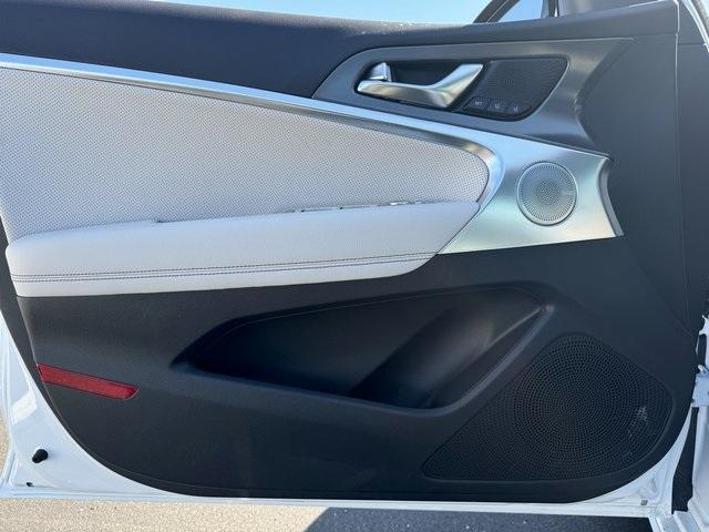 new 2025 Genesis G70 car, priced at $47,024