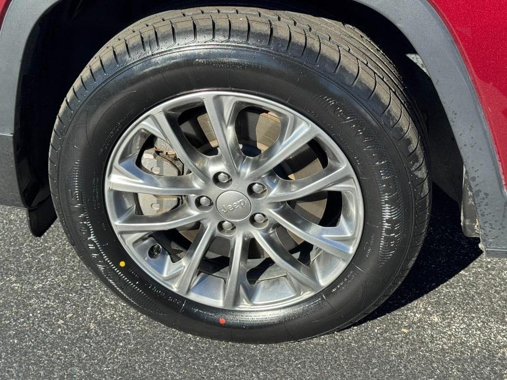 used 2021 Jeep Cherokee car, priced at $17,995