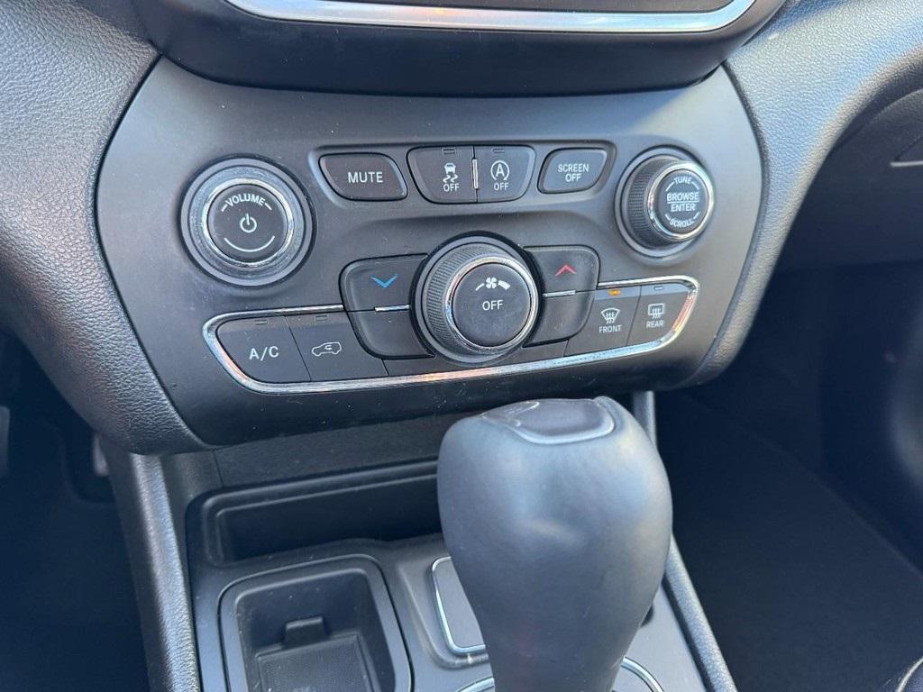 used 2021 Jeep Cherokee car, priced at $17,995