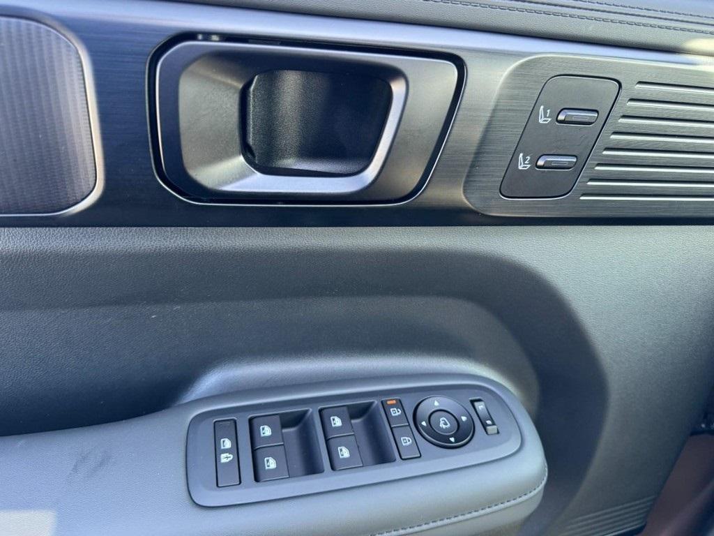 used 2025 Hyundai SANTA FE HEV car, priced at $39,977