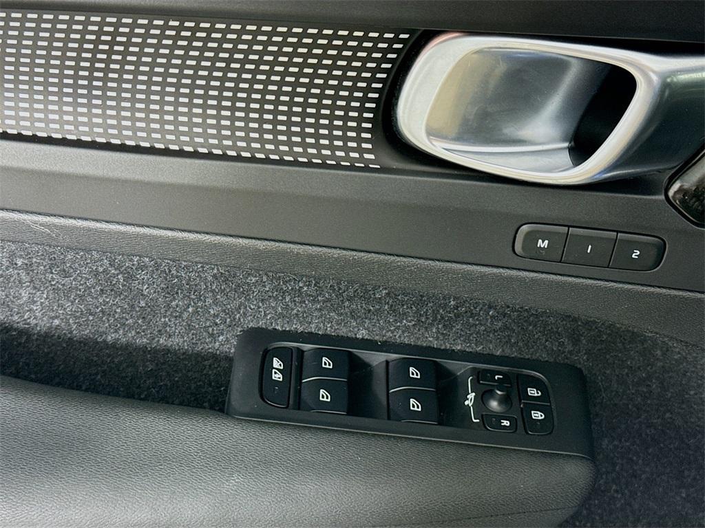 used 2021 Volvo XC40 car, priced at $24,390