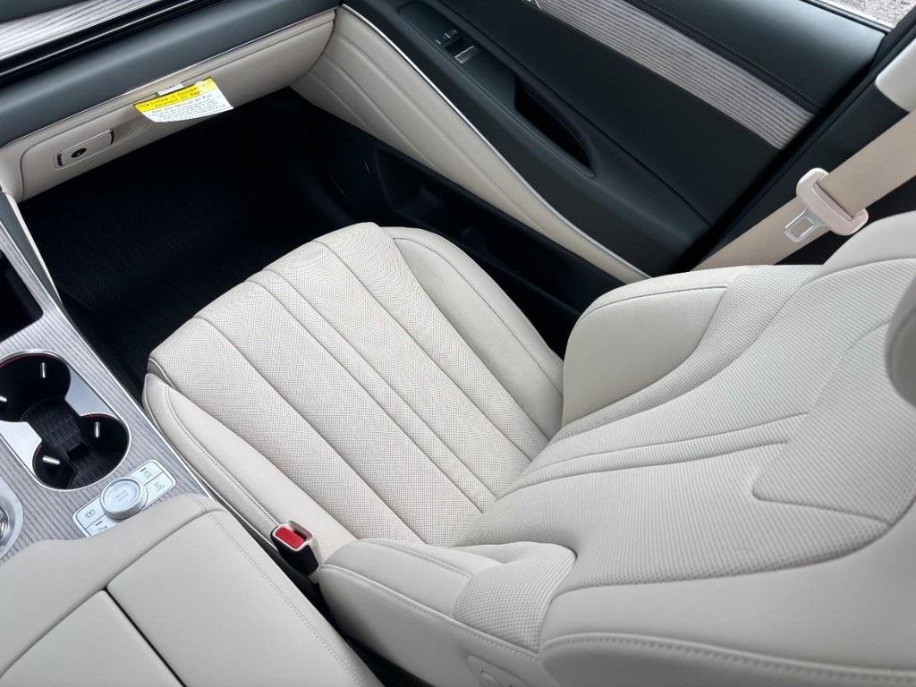 new 2025 Genesis GV80 car, priced at $69,095