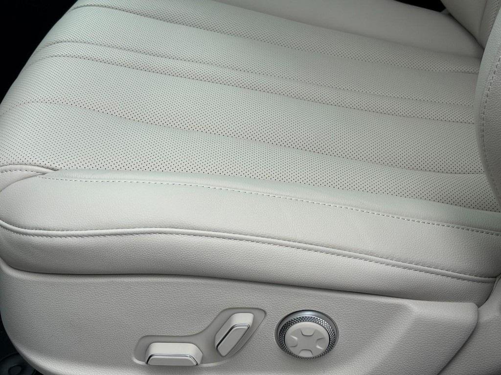 new 2025 Genesis GV80 car, priced at $69,095