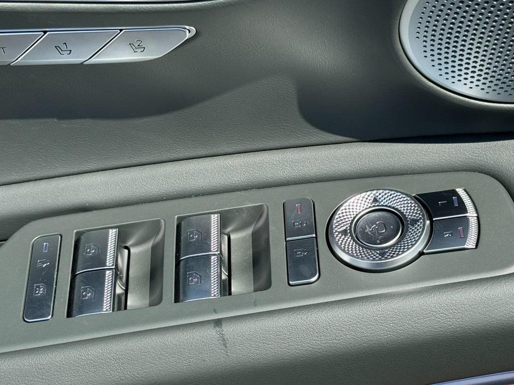 new 2025 Genesis GV80 car, priced at $77,389