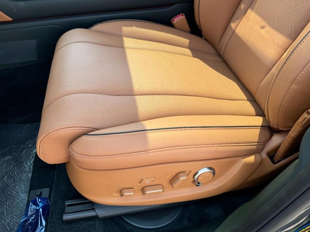 new 2025 Genesis GV80 car, priced at $77,389