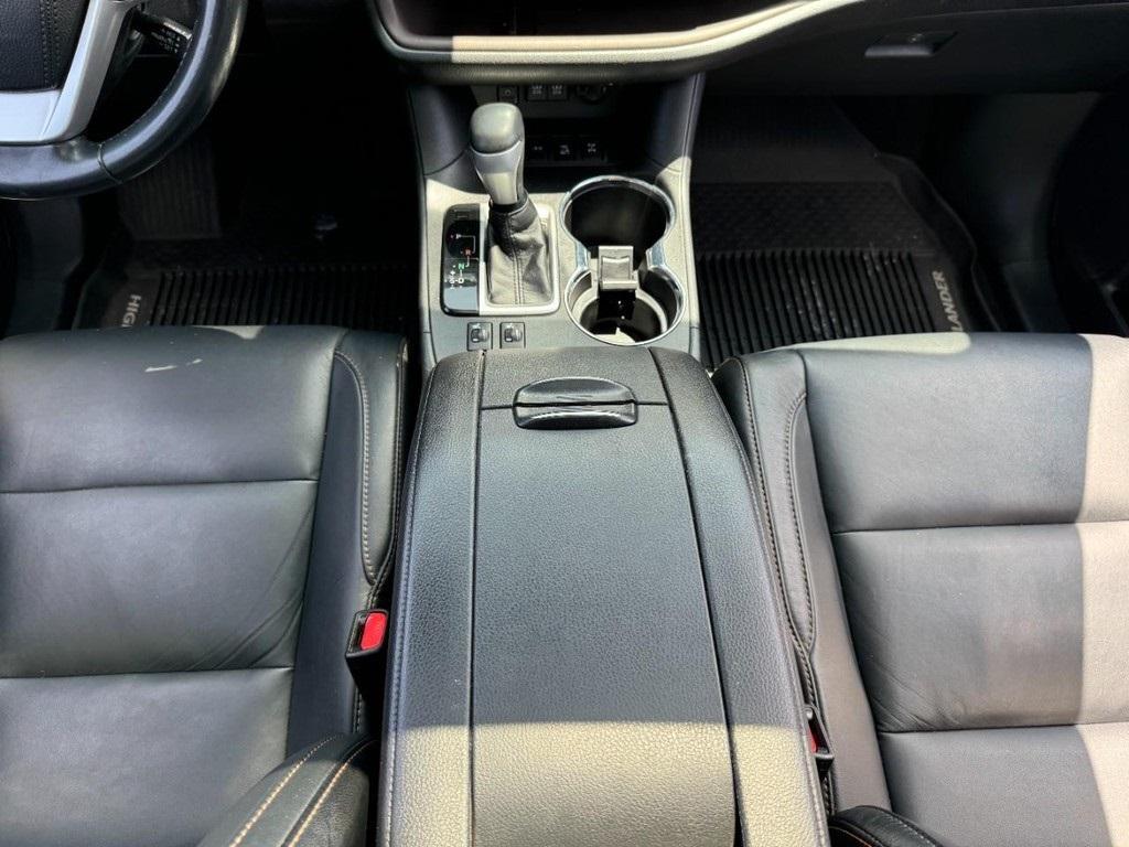 used 2018 Toyota Highlander car, priced at $22,377