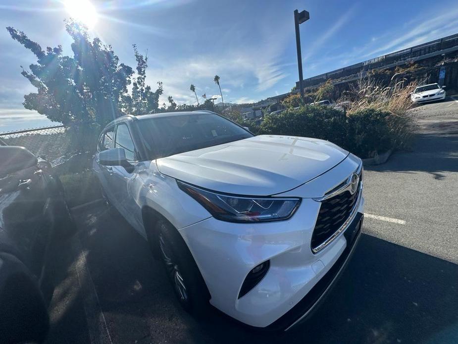 used 2021 Toyota Highlander car, priced at $42,491