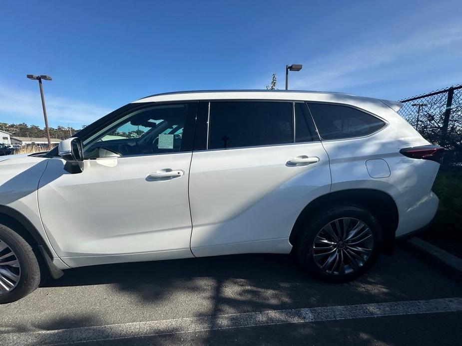 used 2021 Toyota Highlander car, priced at $42,491