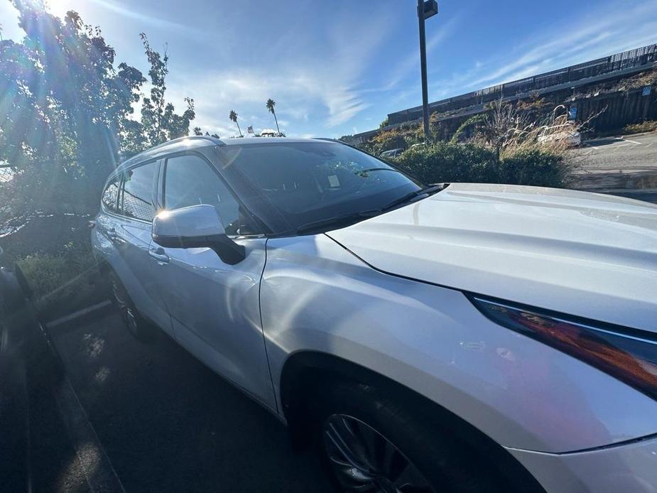 used 2021 Toyota Highlander car, priced at $42,491