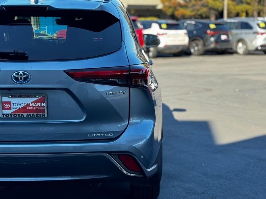 used 2020 Toyota Highlander Hybrid car, priced at $40,991