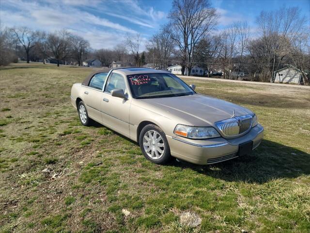 used 2007 Lincoln Town Car car, priced at $6,995