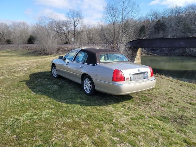 used 2007 Lincoln Town Car car, priced at $6,995