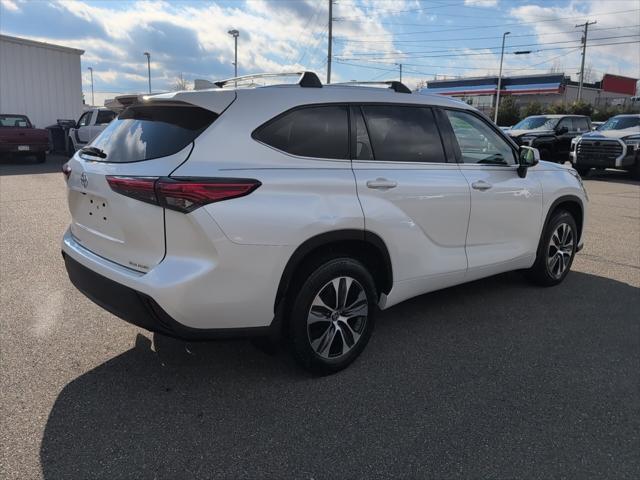 used 2021 Toyota Highlander car, priced at $35,499