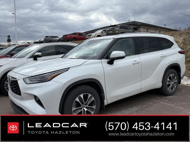 used 2022 Toyota Highlander car, priced at $36,999