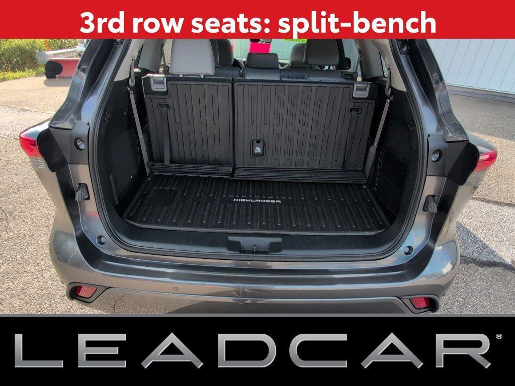 used 2022 Toyota Highlander car, priced at $39,999