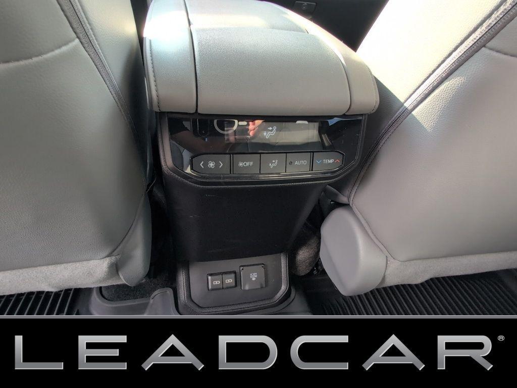 used 2022 Toyota Highlander car, priced at $39,999