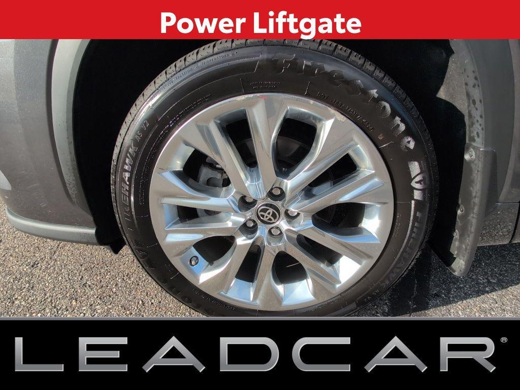 used 2022 Toyota Highlander car, priced at $39,999