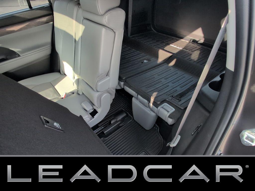 used 2022 Toyota Highlander car, priced at $39,999