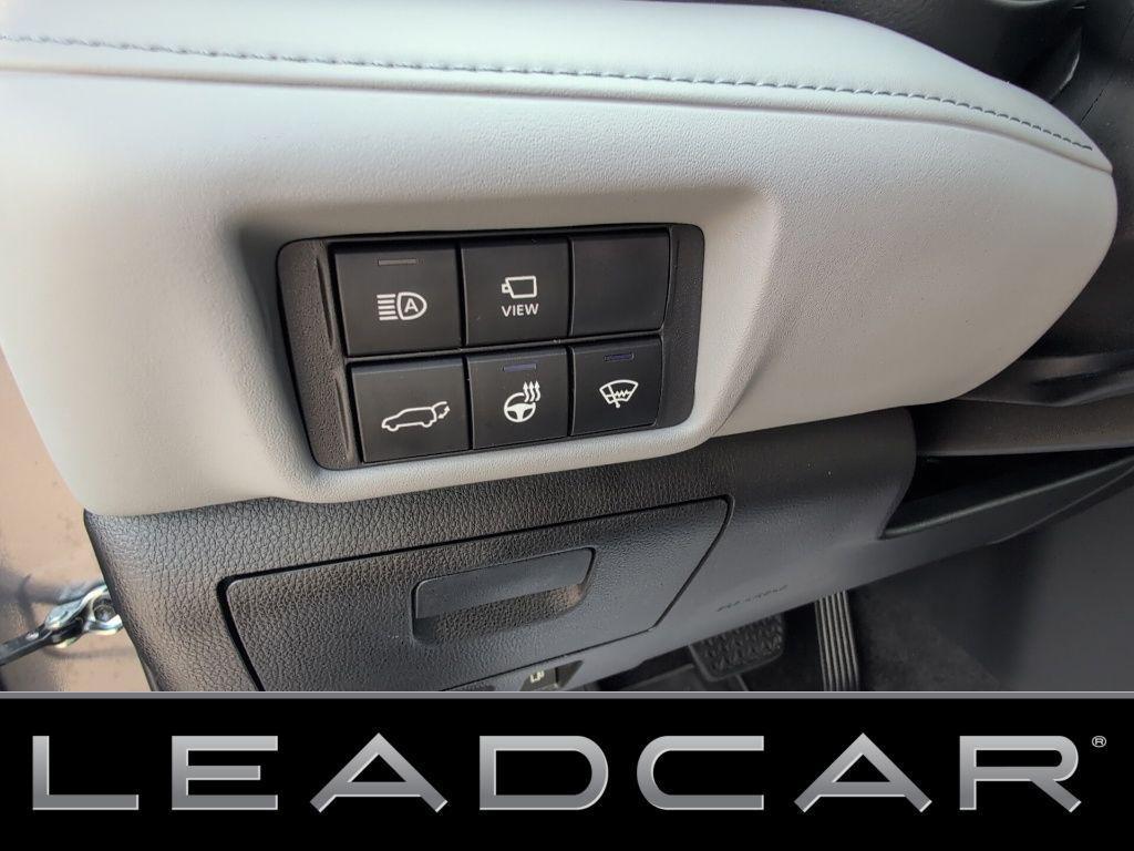 used 2022 Toyota Highlander car, priced at $39,999