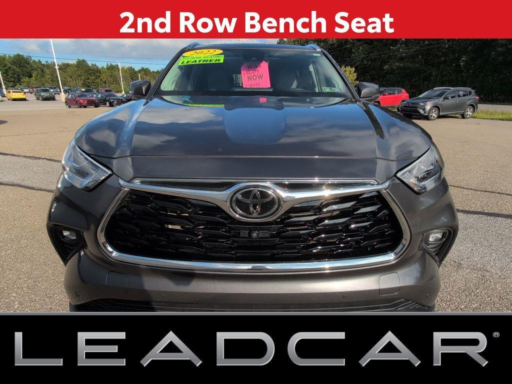 used 2022 Toyota Highlander car, priced at $39,999