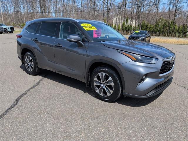 used 2022 Toyota Highlander car, priced at $34,759