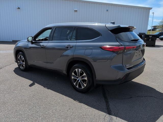 used 2022 Toyota Highlander car, priced at $34,759