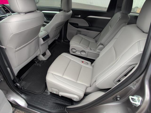 used 2019 Toyota Highlander car, priced at $26,499
