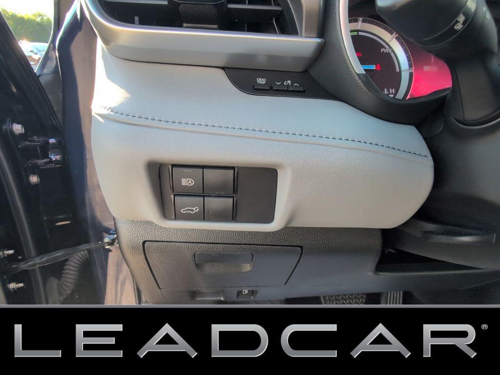 used 2022 Toyota Highlander Hybrid car, priced at $37,499