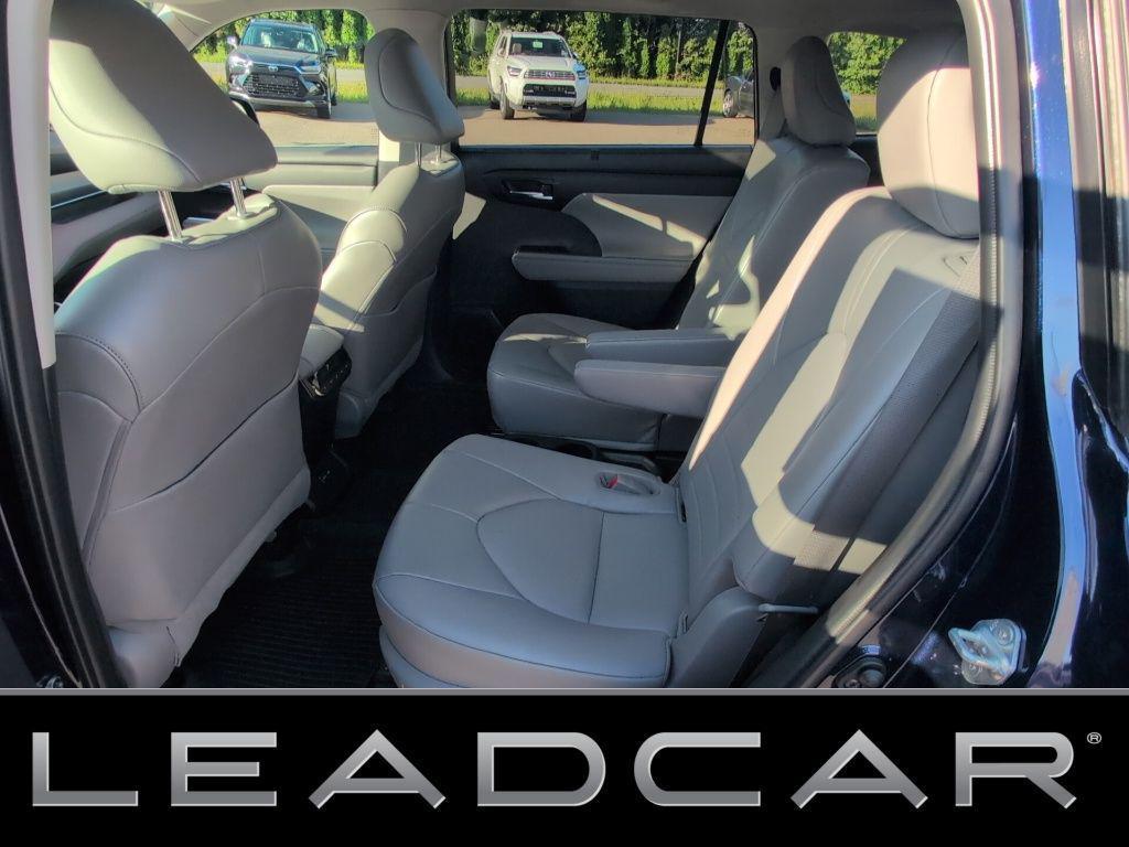 used 2022 Toyota Highlander Hybrid car, priced at $37,499