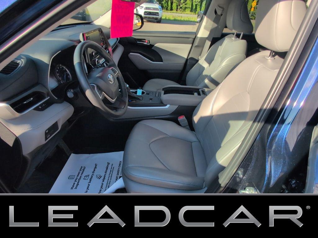 used 2022 Toyota Highlander Hybrid car, priced at $37,499