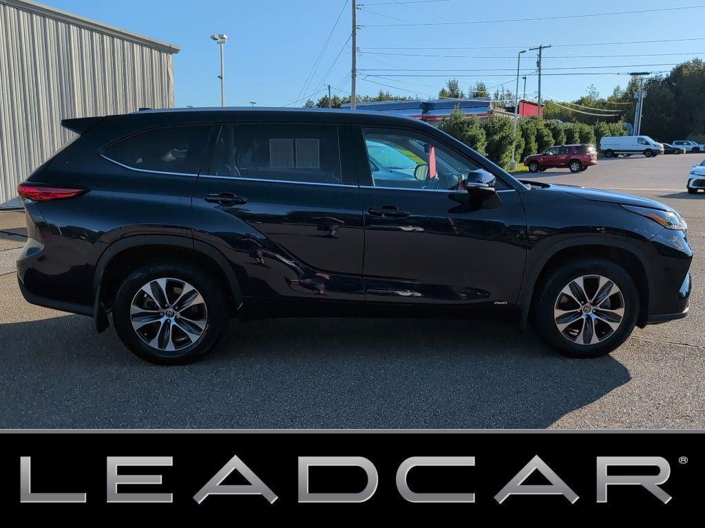 used 2022 Toyota Highlander Hybrid car, priced at $37,499