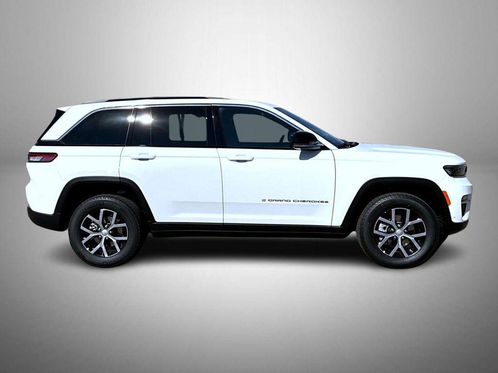 new 2025 Jeep Grand Cherokee car, priced at $45,769