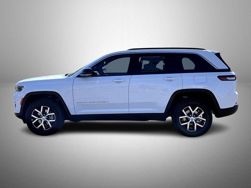 new 2025 Jeep Grand Cherokee car, priced at $45,769