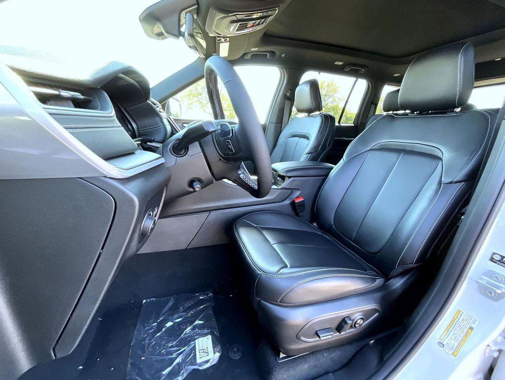 new 2025 Jeep Grand Cherokee car, priced at $45,769