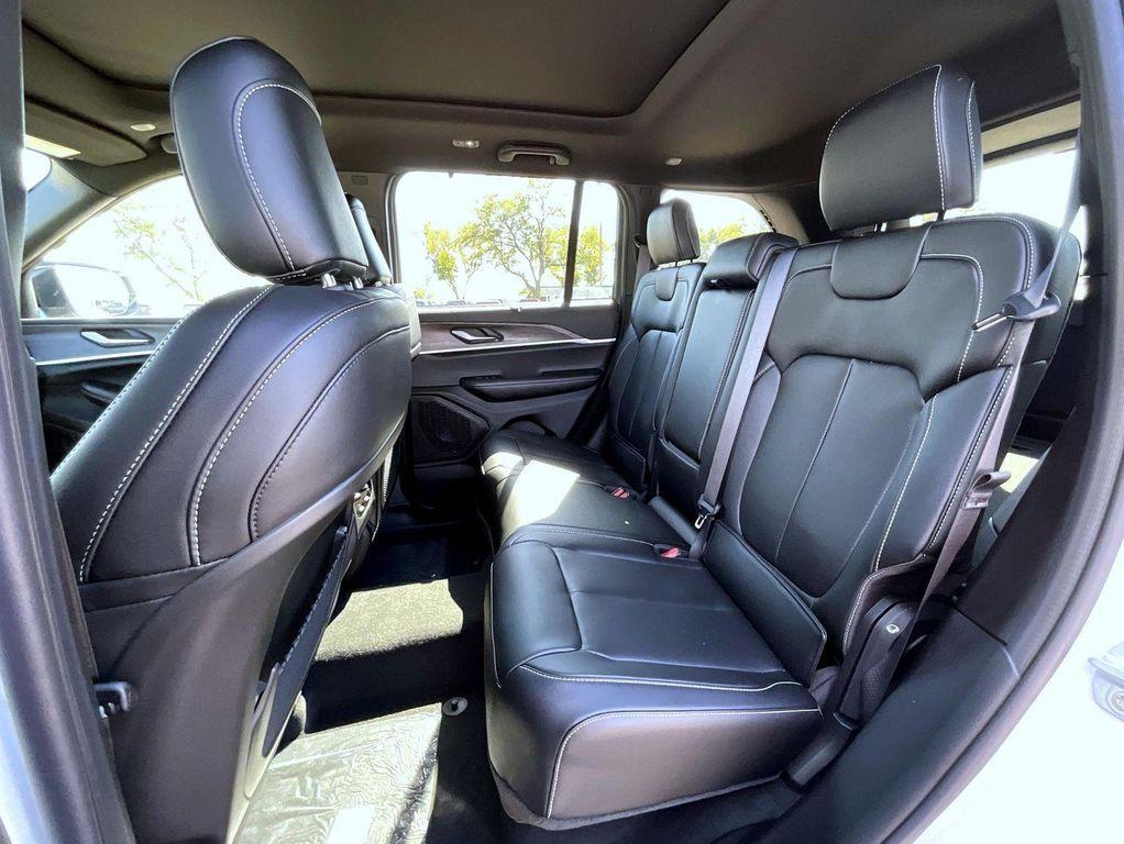 new 2025 Jeep Grand Cherokee car, priced at $45,769