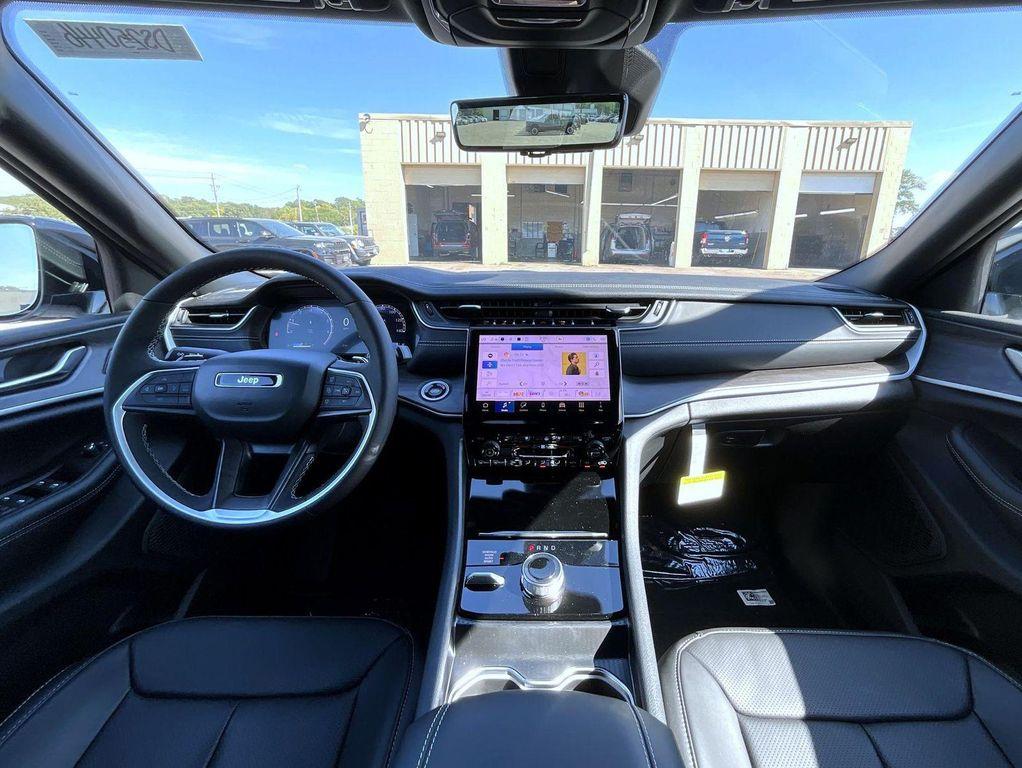 new 2025 Jeep Grand Cherokee car, priced at $45,769