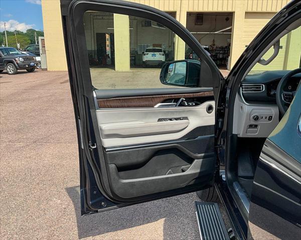 new 2024 Jeep Grand Wagoneer L car, priced at $89,514