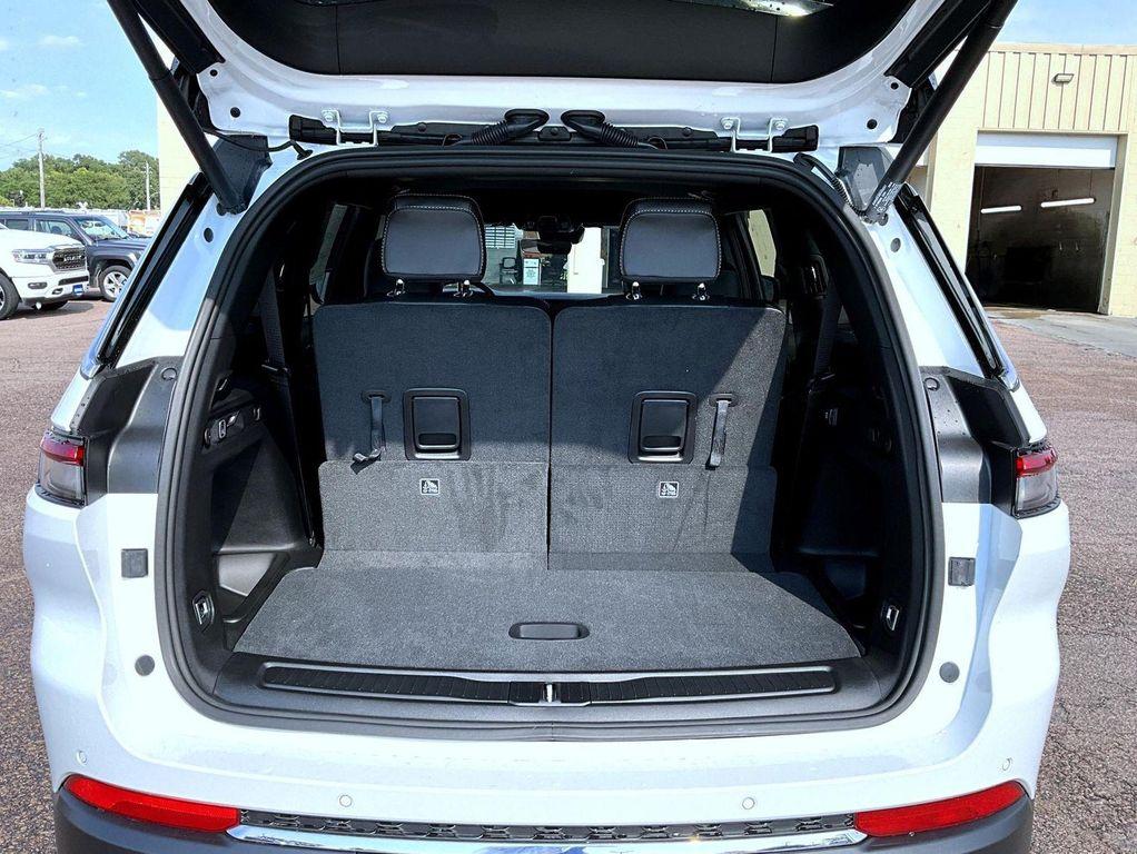 new 2025 Jeep Grand Cherokee L car, priced at $43,074