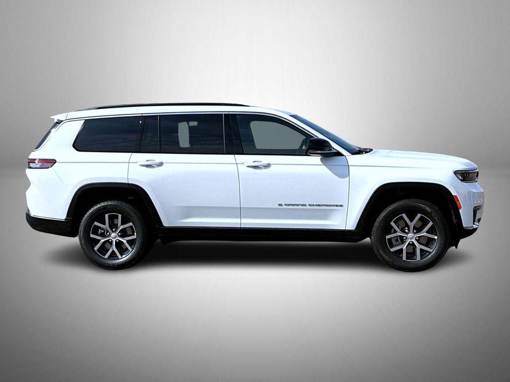 new 2025 Jeep Grand Cherokee L car, priced at $43,074