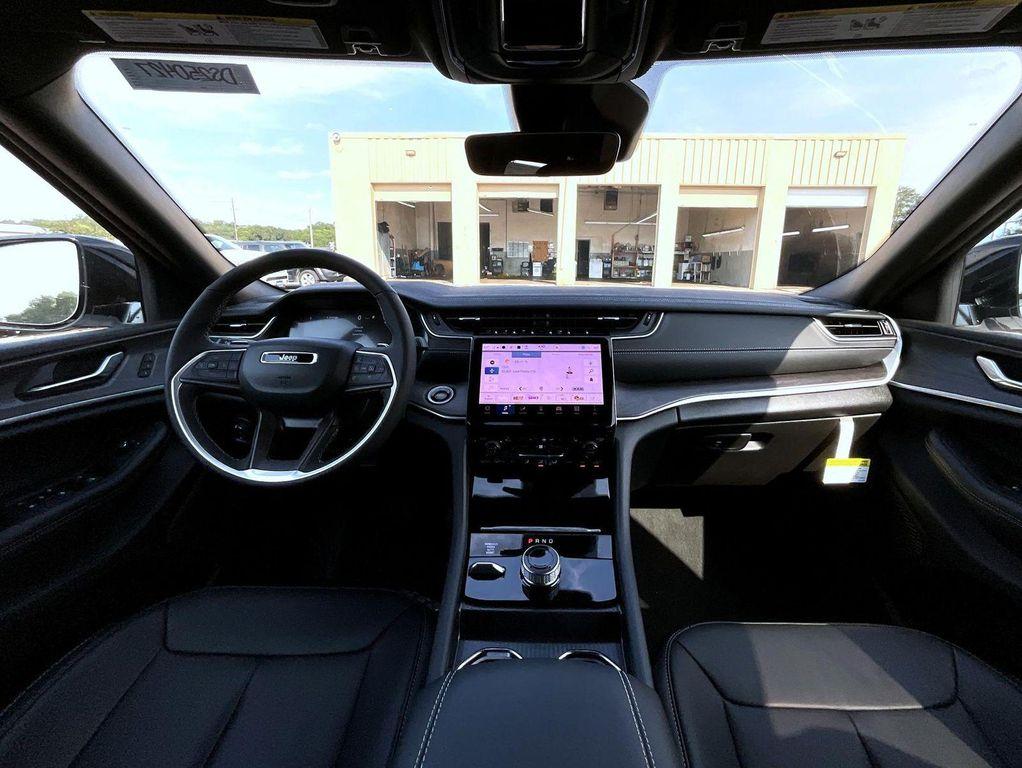 new 2025 Jeep Grand Cherokee L car, priced at $43,074