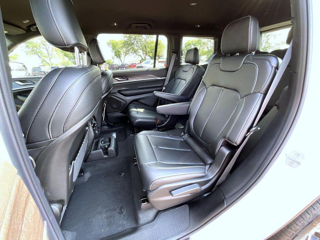 new 2025 Jeep Grand Cherokee L car, priced at $43,074
