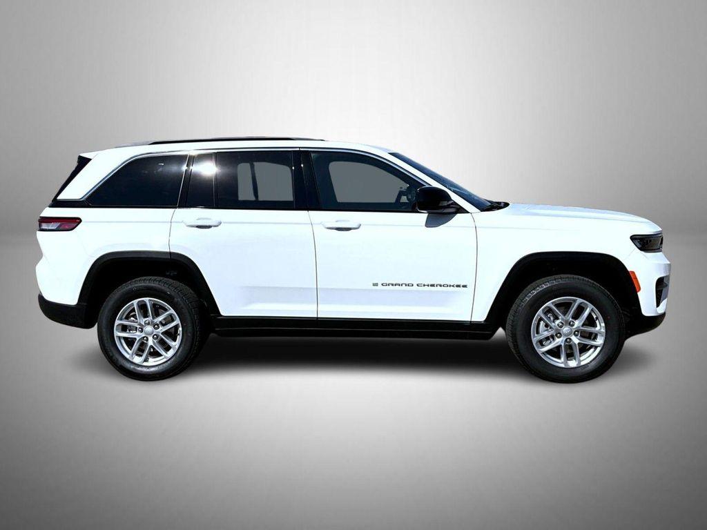 new 2025 Jeep Grand Cherokee car, priced at $33,209