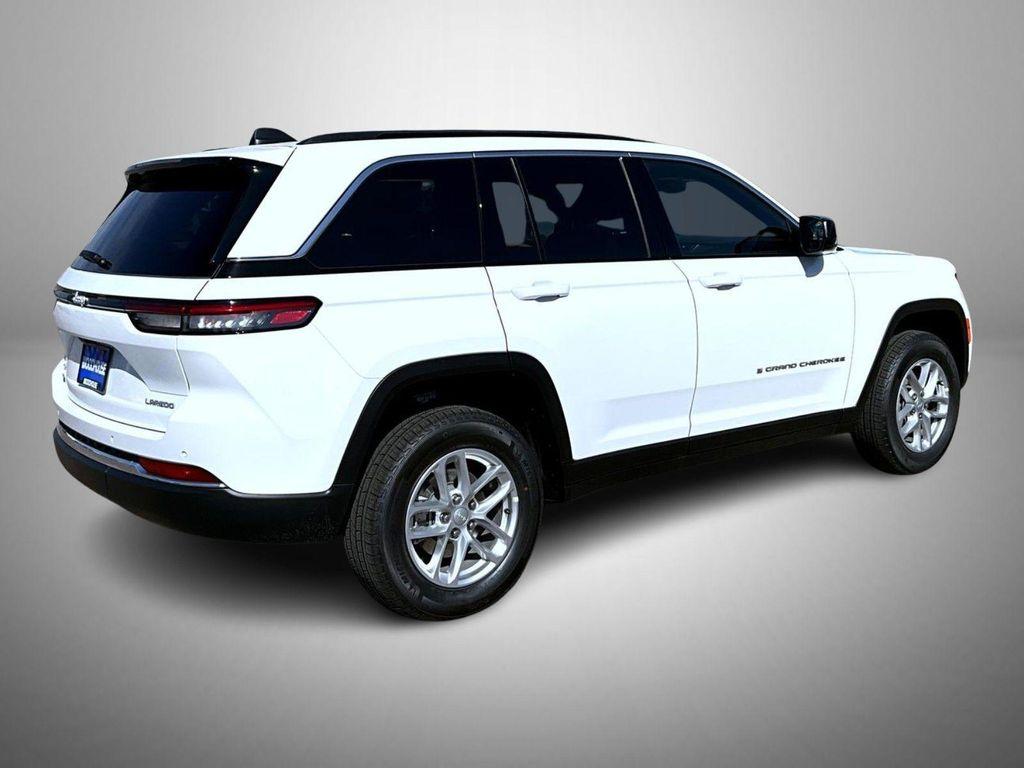 new 2025 Jeep Grand Cherokee car, priced at $33,209