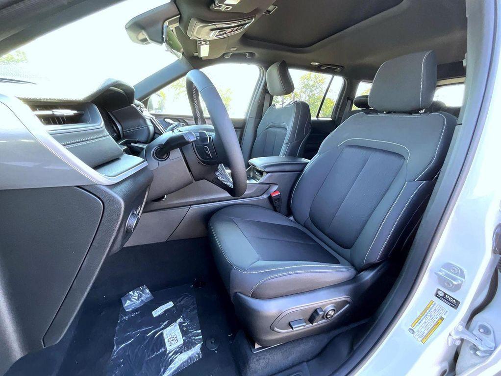 new 2025 Jeep Grand Cherokee car, priced at $33,209
