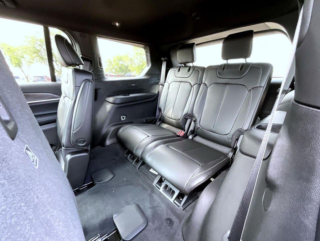 new 2025 Jeep Grand Cherokee L car, priced at $43,289