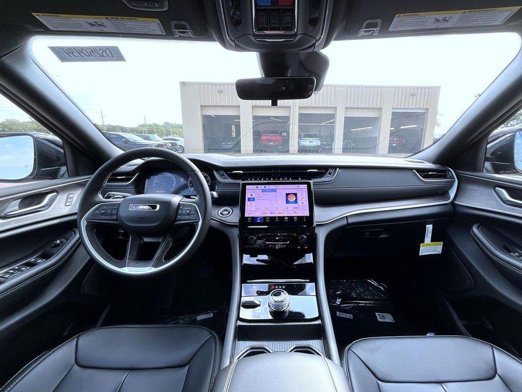 new 2025 Jeep Grand Cherokee L car, priced at $43,289