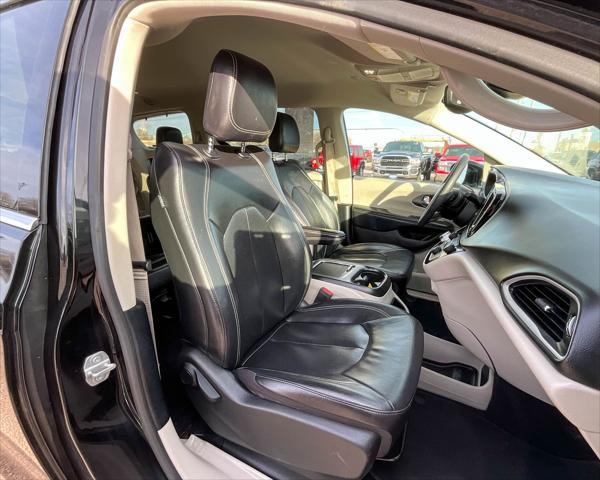 used 2022 Chrysler Pacifica car, priced at $24,712